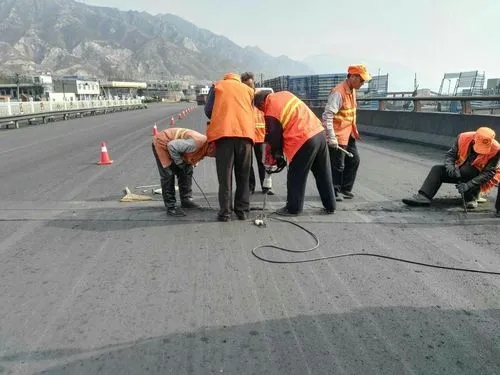 天桥道路桥梁病害治理